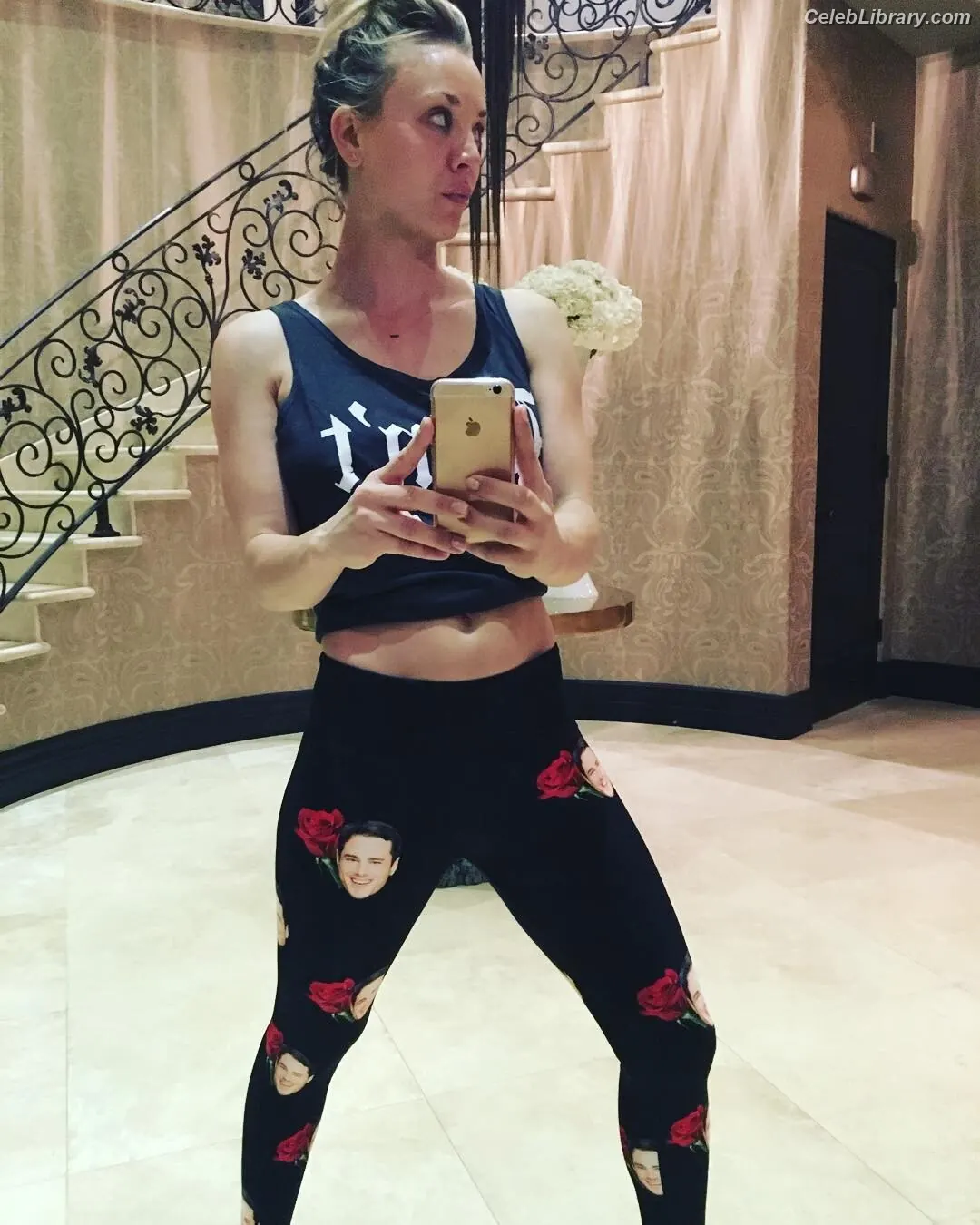 Kaley Cuoco photo 8 of 785
