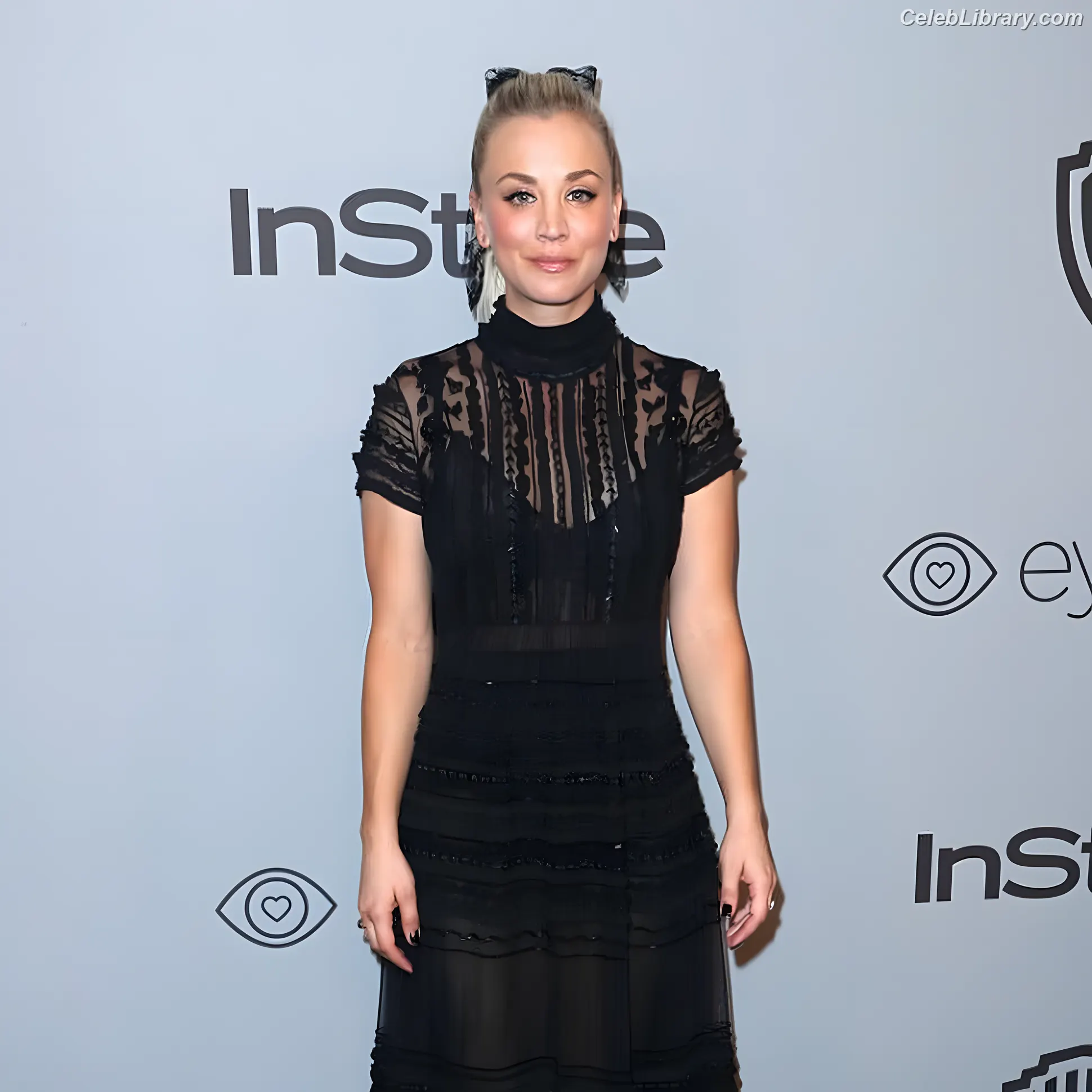 Kaley Cuoco photo 22 of 785