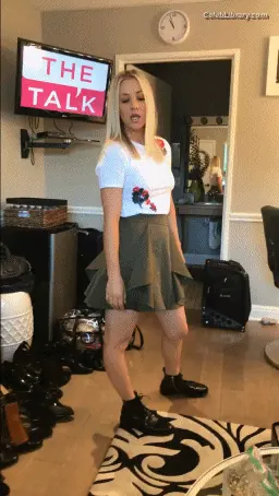 Kaley Cuoco photo 3 of 785