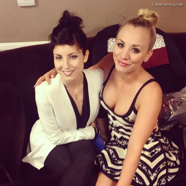 Kaley Cuoco photo 7 of 785
