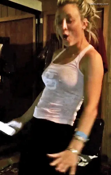 Kaley Cuoco photo 8 of 785