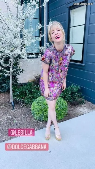 Kaley Cuoco photo 18 of 736