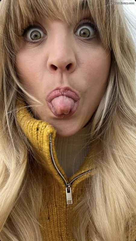 Kaley Cuoco photo 22 of 736