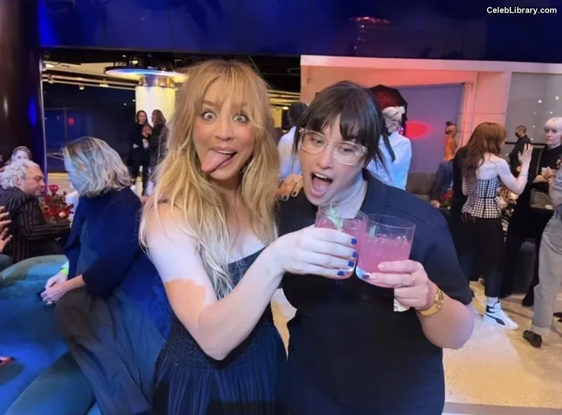 Kaley Cuoco photo 4 of 736