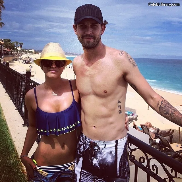 Kaley Cuoco photo 18 of 736