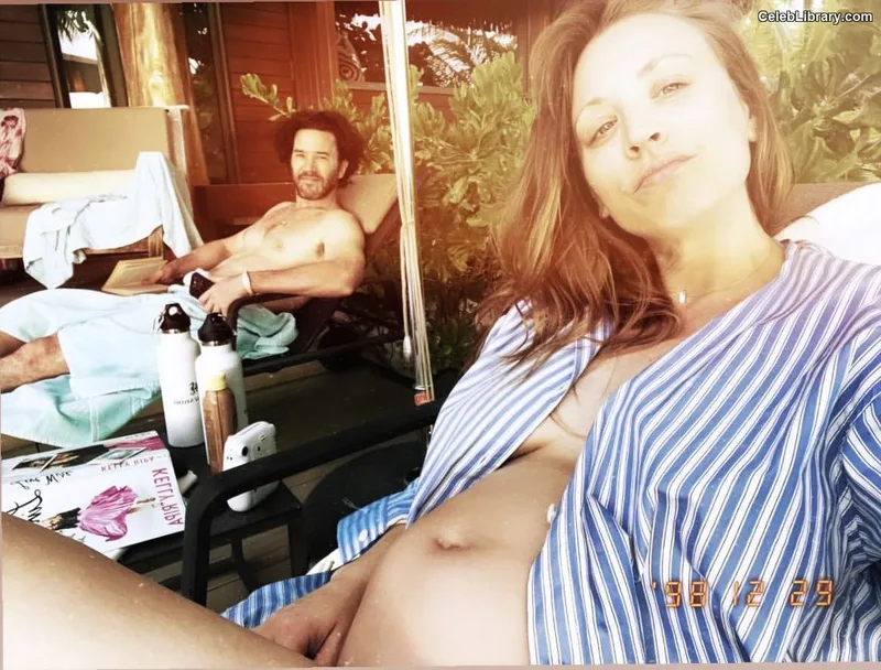 Kaley Cuoco photo 5 of 736