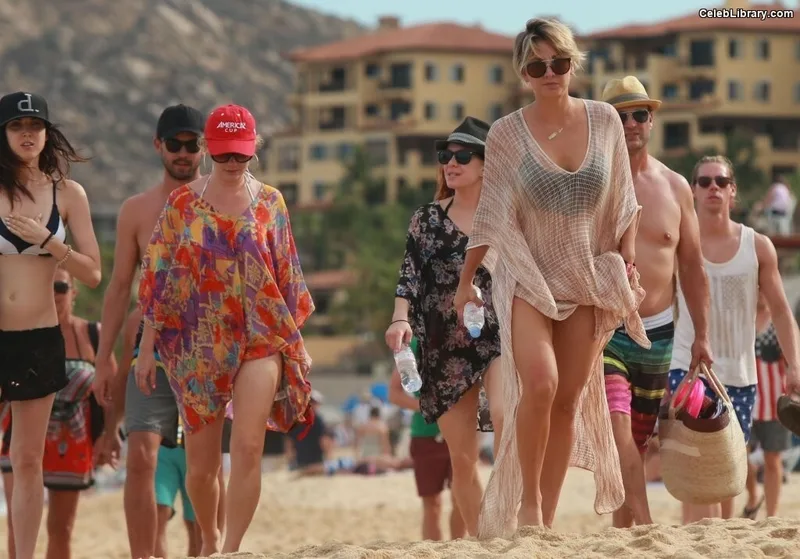 Kaley Cuoco photo 7 of 736