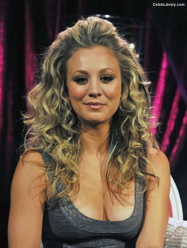 Kaley Cuoco photo 14 of 736