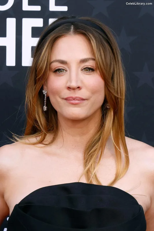 Kaley Cuoco photo 10 of 736