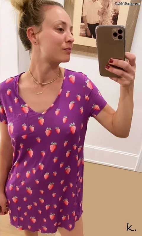 Kaley Cuoco photo 8 of 736