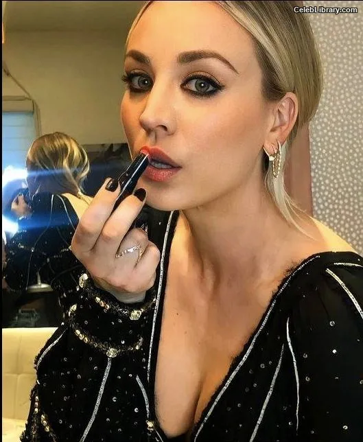 Kaley Cuoco photo 9 of 736