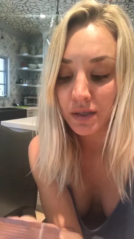 Kaley Cuoco photo 12 of 736