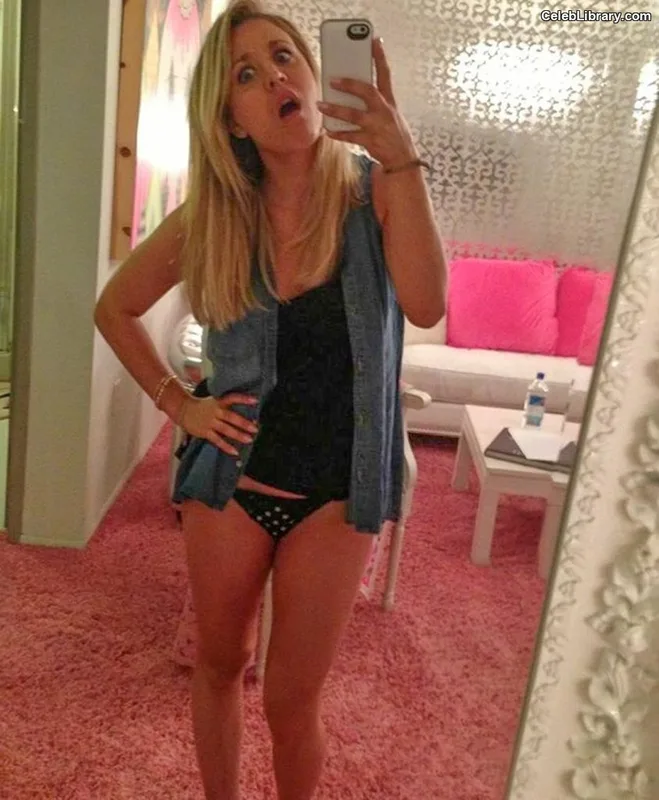 Kaley Cuoco photo 14 of 736