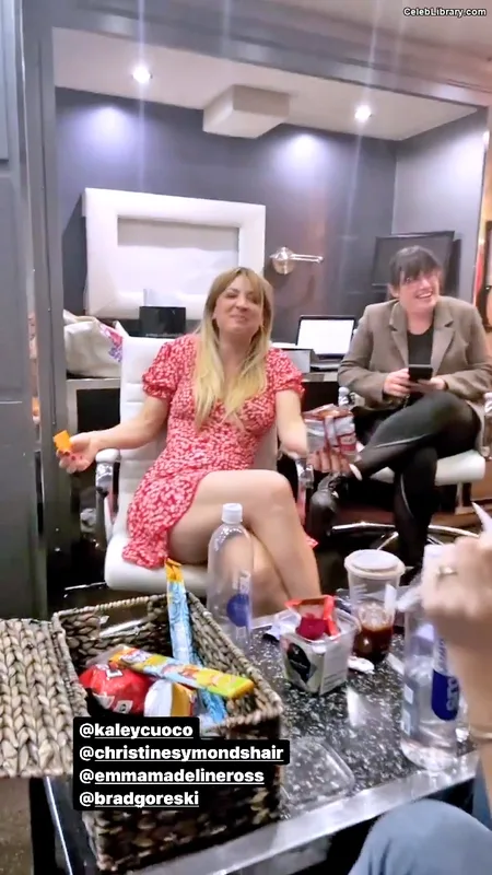 Kaley Cuoco photo 10 of 736