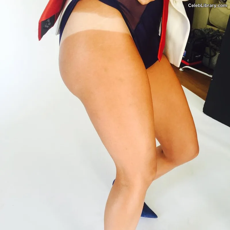 Kaley Cuoco photo 12 of 736