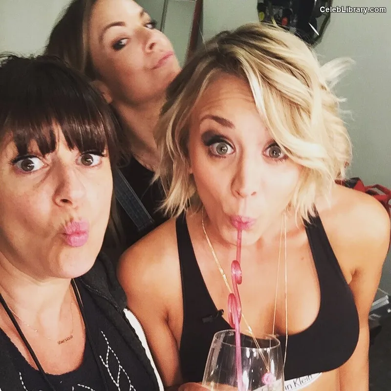 Kaley Cuoco photo 24 of 736