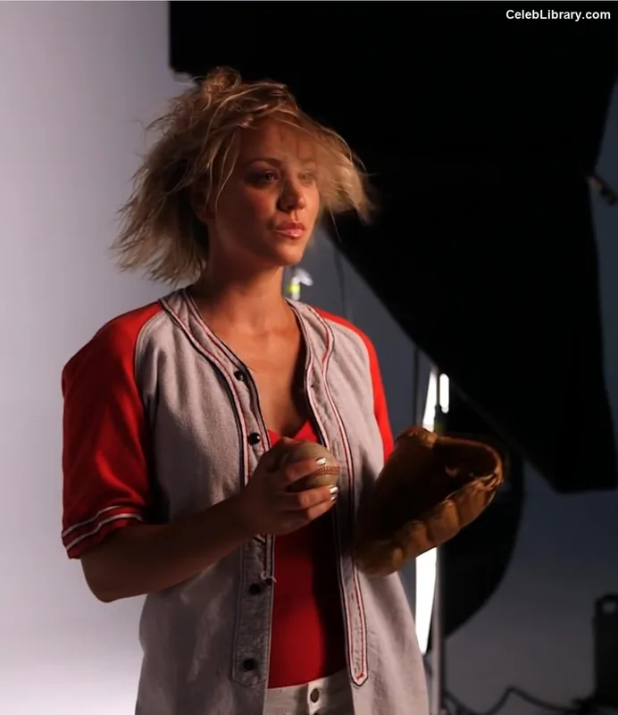 Kaley Cuoco photo 12 of 736