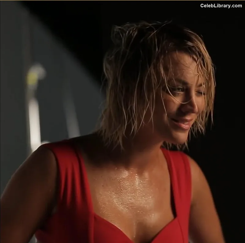 Kaley Cuoco photo 14 of 736