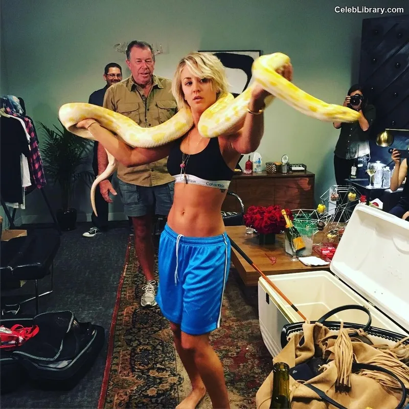 Kaley Cuoco photo 3 of 736