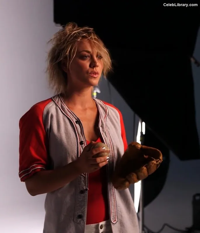 Kaley Cuoco photo 2 of 736
