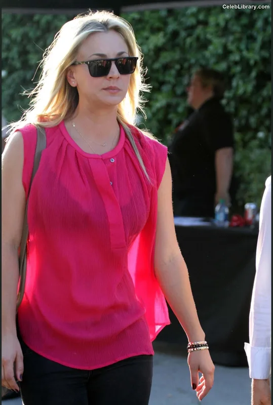 Kaley Cuoco photo 20 of 736