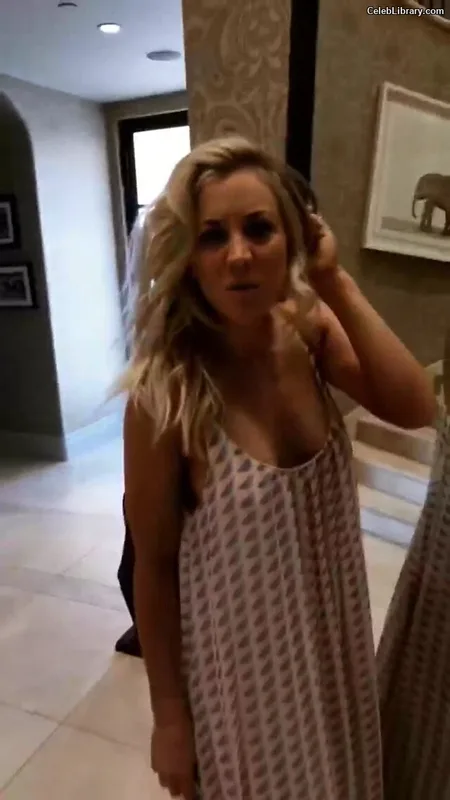 Kaley Cuoco photo 9 of 736