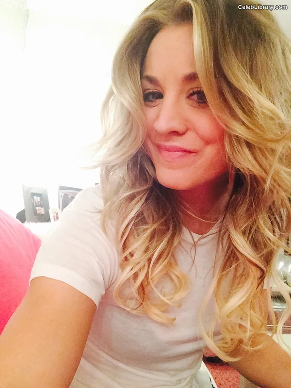 Kaley Cuoco photo 11 of 736