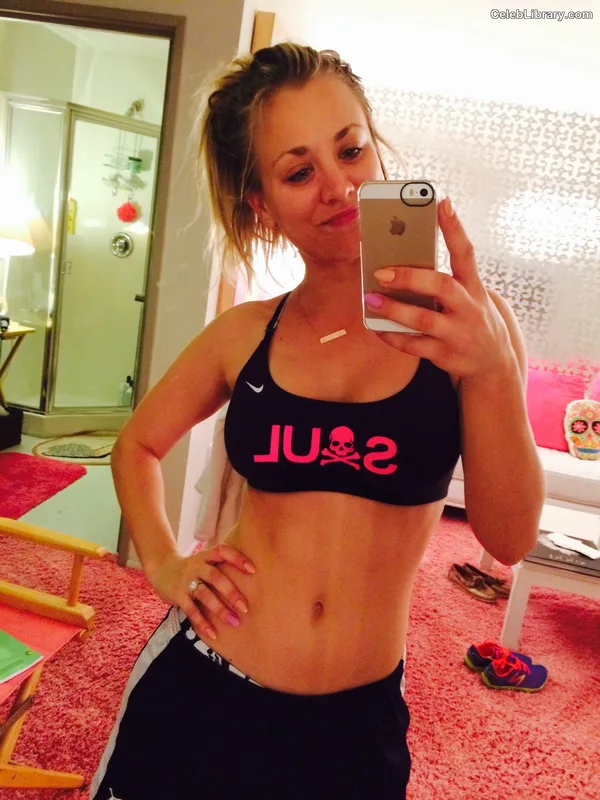 Kaley Cuoco photo 13 of 736