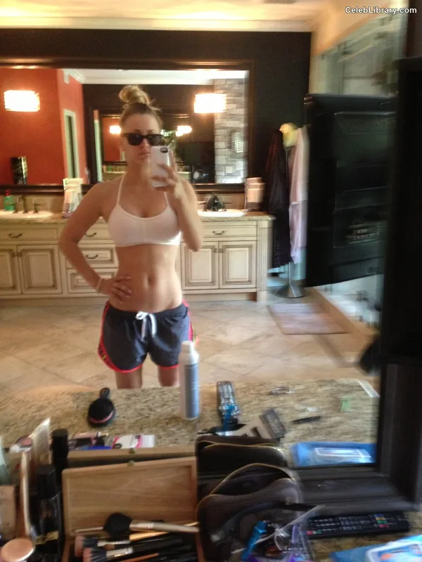 Kaley Cuoco photo 24 of 736