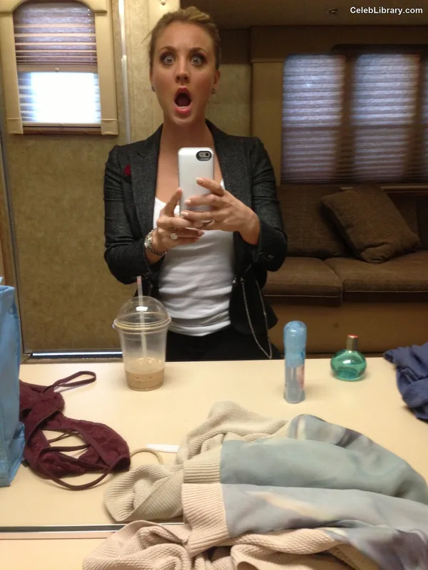 Kaley Cuoco photo 2 of 736