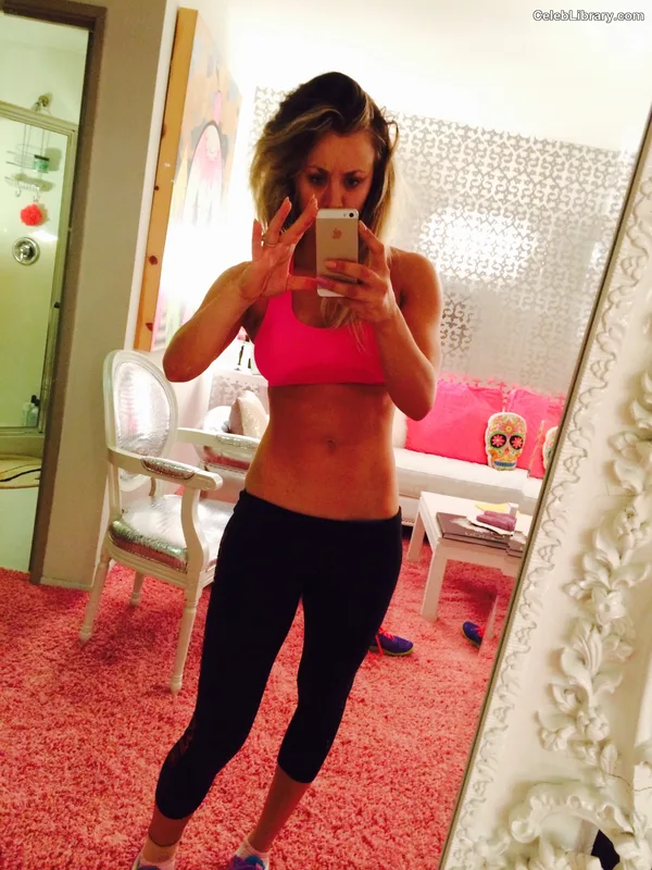 Kaley Cuoco photo 9 of 736
