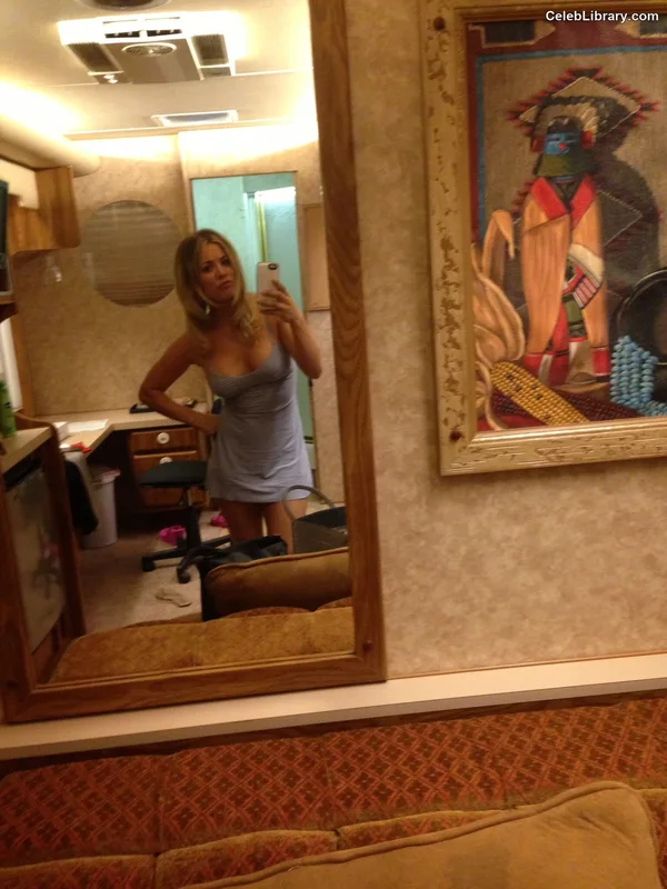 Kaley Cuoco photo 14 of 736