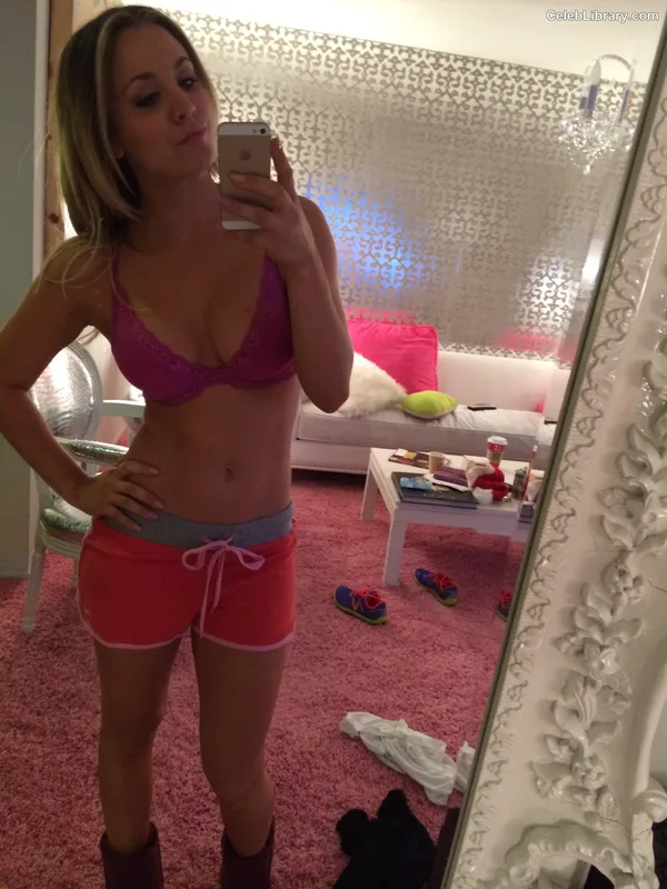 Kaley Cuoco photo 16 of 736