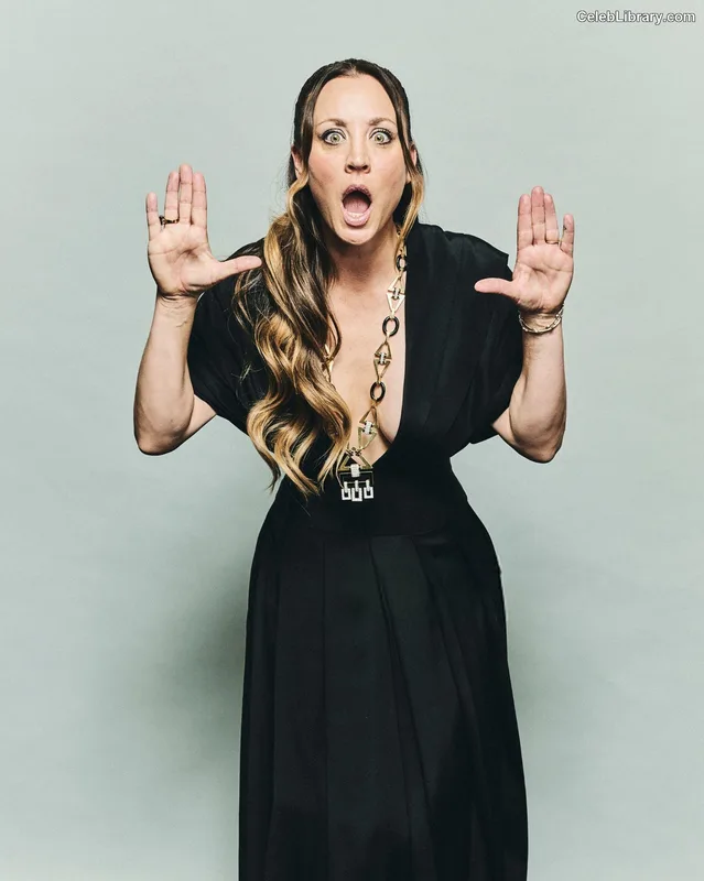 Kaley Cuoco photo 1 of 736