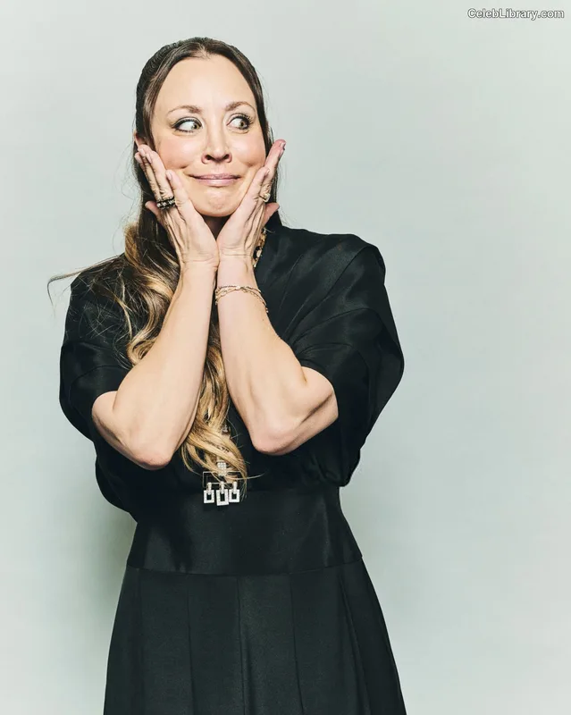 Kaley Cuoco photo 8 of 736
