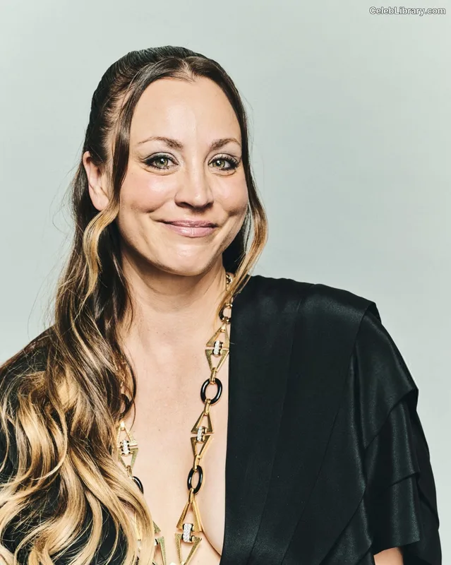 Kaley Cuoco photo 15 of 736