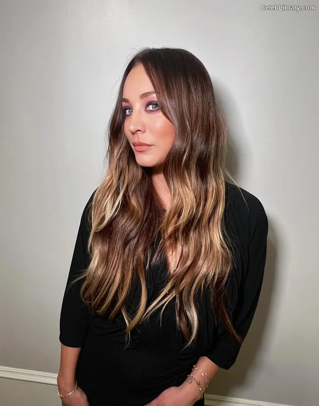 Kaley Cuoco photo 22 of 736