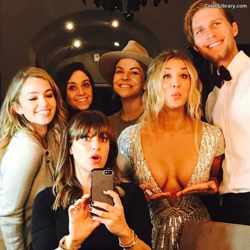 Kaley Cuoco photo 4 of 736