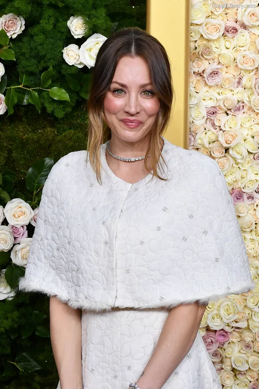Kaley Cuoco photo 8 of 736