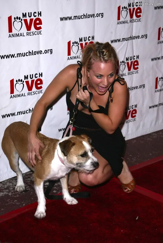 Kaley Cuoco photo 16 of 736