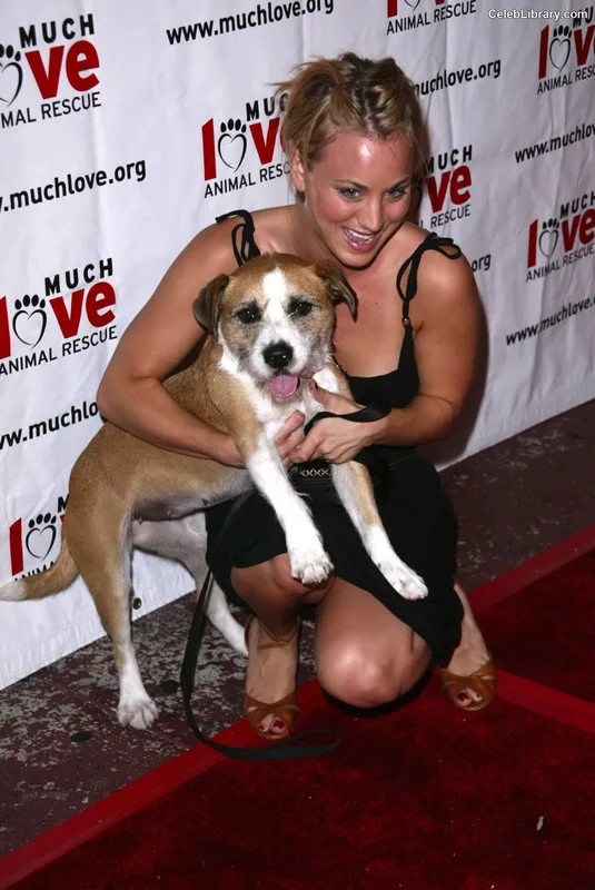Kaley Cuoco photo 18 of 736