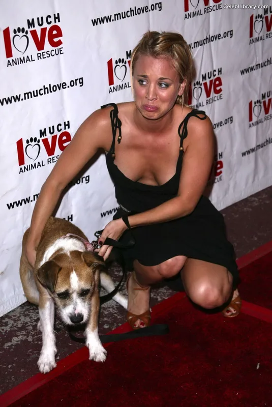 Kaley Cuoco photo 19 of 736