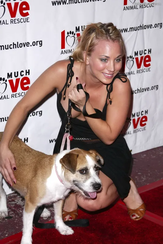 Kaley Cuoco photo 21 of 736