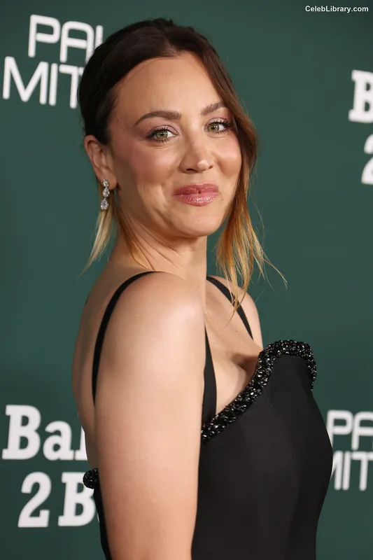 Kaley Cuoco photo 7 of 736