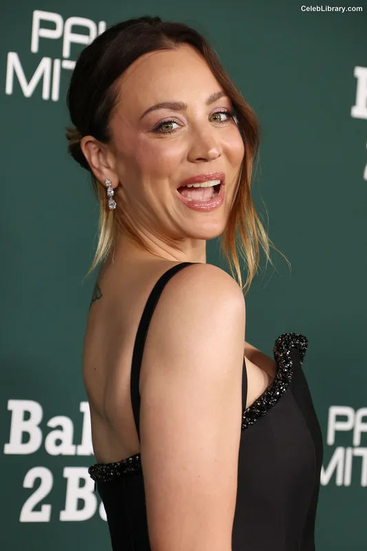 Kaley Cuoco photo 8 of 736