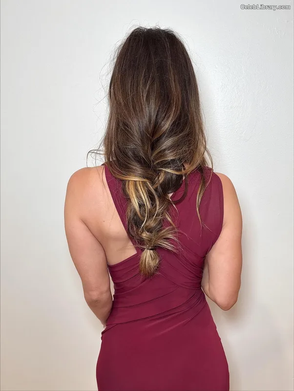 Kaley Cuoco photo 8 of 736