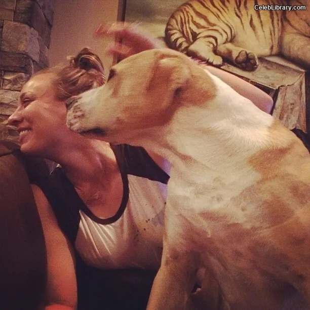Kaley Cuoco photo 13 of 736