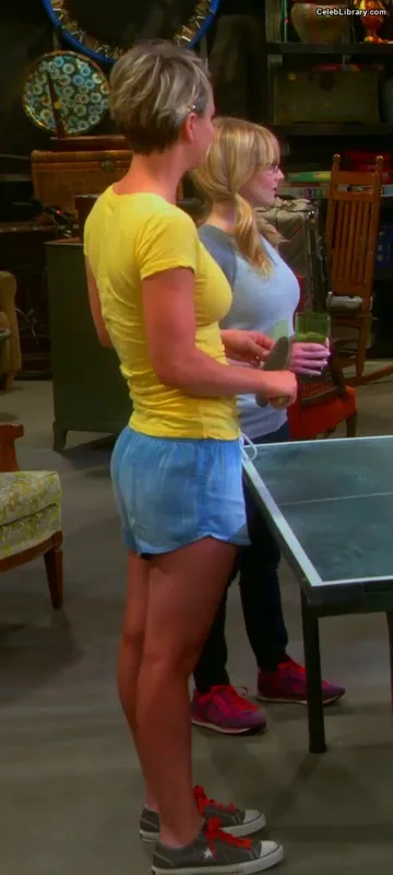Kaley Cuoco photo 17 of 736