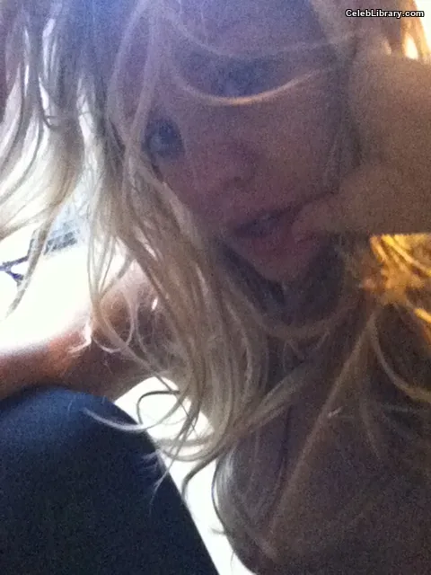 Kaley Cuoco photo 24 of 736