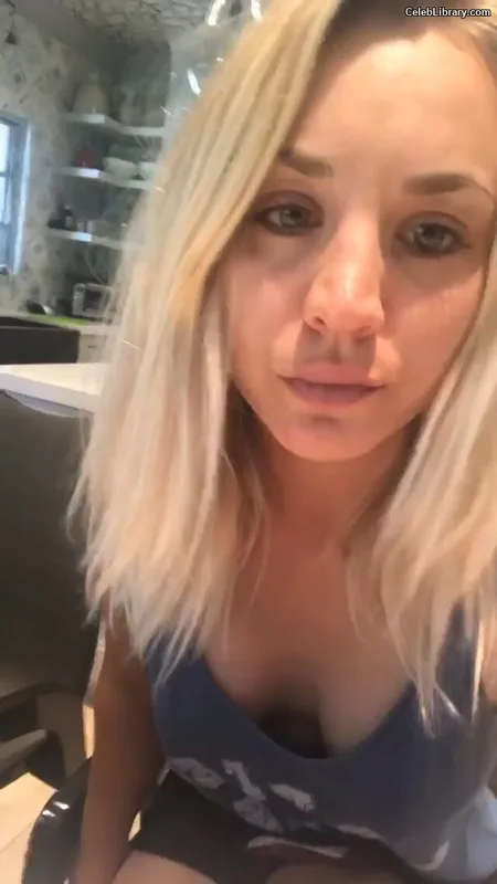 Kaley Cuoco photo 4 of 736